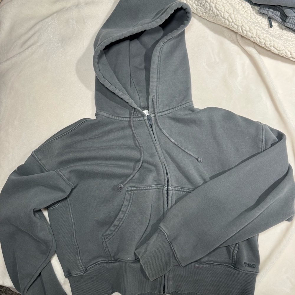 Tna boxy zip up size small
